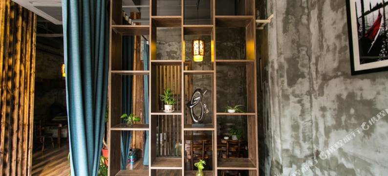 苏州圆石小歇主题宾馆(苏州科技大学石湖校区店)图片