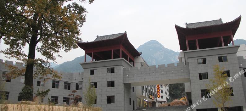 天堂寨老树·篱舍图片