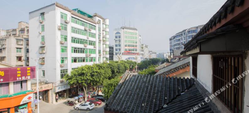 阆中老牌坊酒店图片