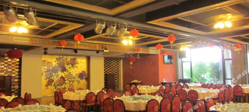 英德奇洞温泉小镇图片