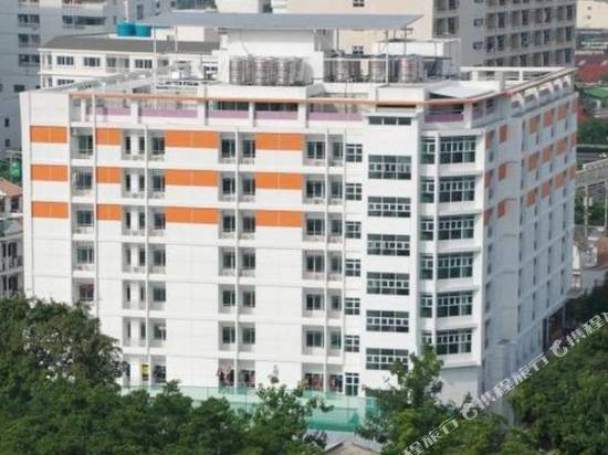 拉查達17普拉斯酒店