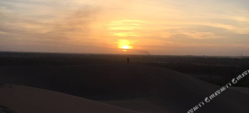 敦煌沙哩哇沙漠露营基地图片