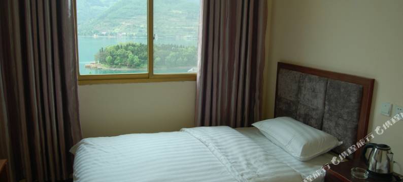 雷波马湖骏景酒店图片