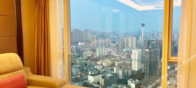 成都270度全落地窗观景房普通公寓图片