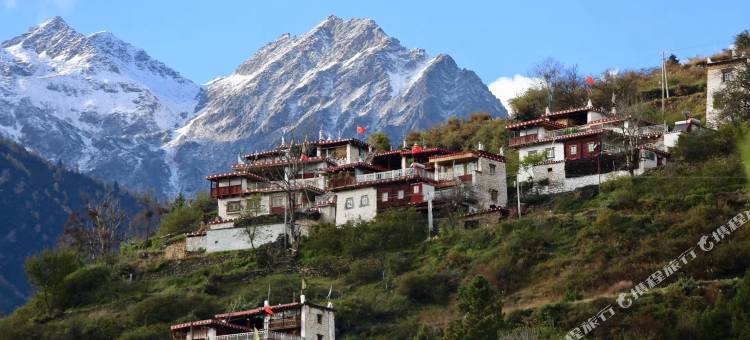 丹巴东马顶果山风景酒店图片