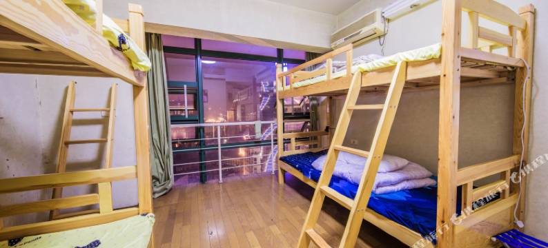 重庆靠地段撑起来的青年旅舍图片