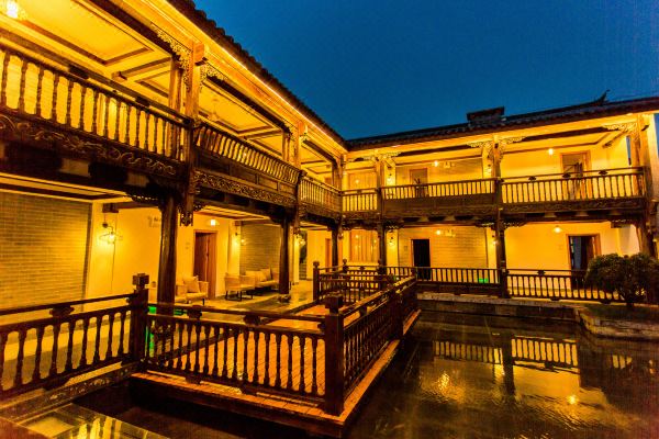 丽江瓦当瓦舍(望山玉龙雪山观景店)