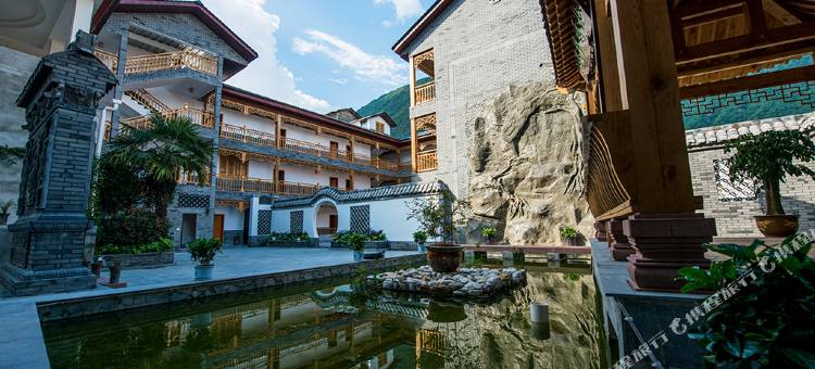 泸定海螺沟景区杨家小院图片