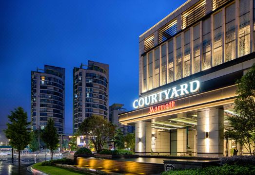 Courtyard By Marriott XinchangHotel Overview