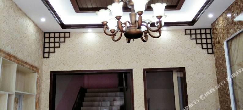 泸定场口客栈图片