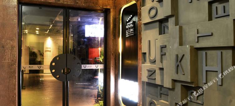 尖微空间电影酒店(上海江宁路地铁站店)图片
