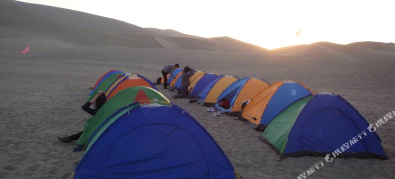 敦煌鸣沙大漠露营基地图片