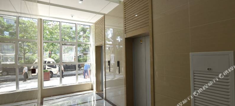 柚子电竞酒店(青岛台东步行街店)图片