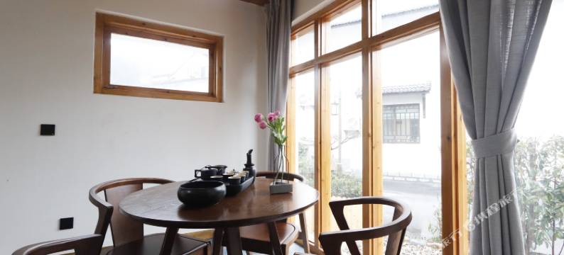 杭州毕竟西湖民宿(雷峰塔花港观鱼店)图片