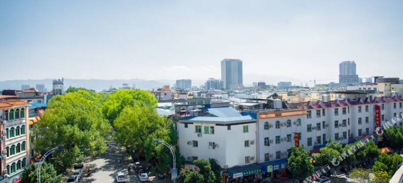 瑞丽鑫龙酒店(财富广场店)图片