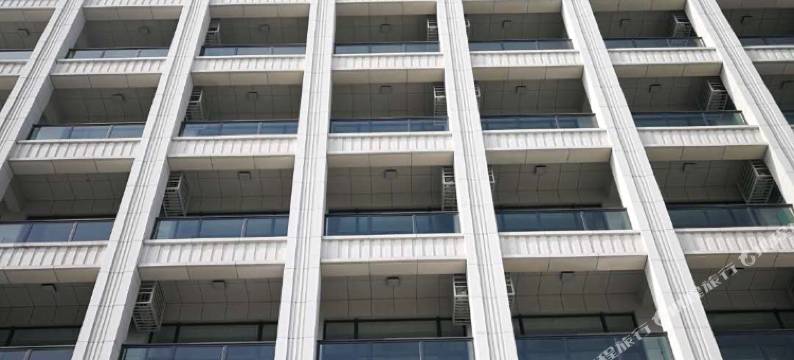 青岛单色都市民宿图片