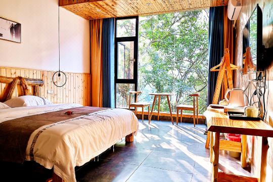 2019酒店位于广西桂林市龙胜各族自治县矮岭温泉景区,是集住宿,餐饮于