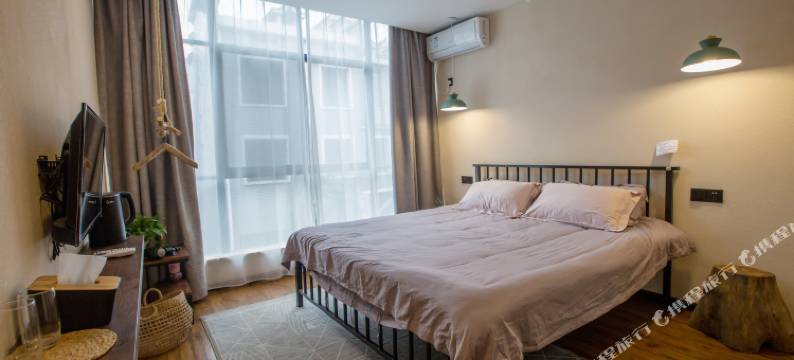 等等·Lightluxury休闲观景美宿(资兴东江湖店)图片