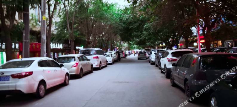 乐宿艺术酒店(乌鲁木齐万达广场店)图片