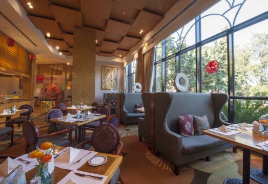 Zhongwei Green Lake HotelHotel Overview