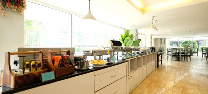 周日芭堤雅中天海滩景色(Sunday Beachfront View Jomtien Pattaya)图片