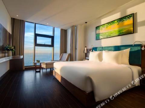 馬西米蘭峴港海灘酒店