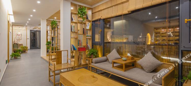 花筑·九华山朴宿揽山民宿(肉身宝殿正门店)图片