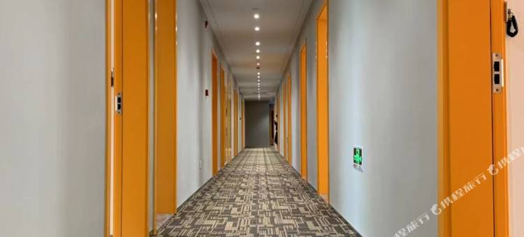 布丁严选酒店(杭州临平银泰百货邱山大街地铁站店)图片