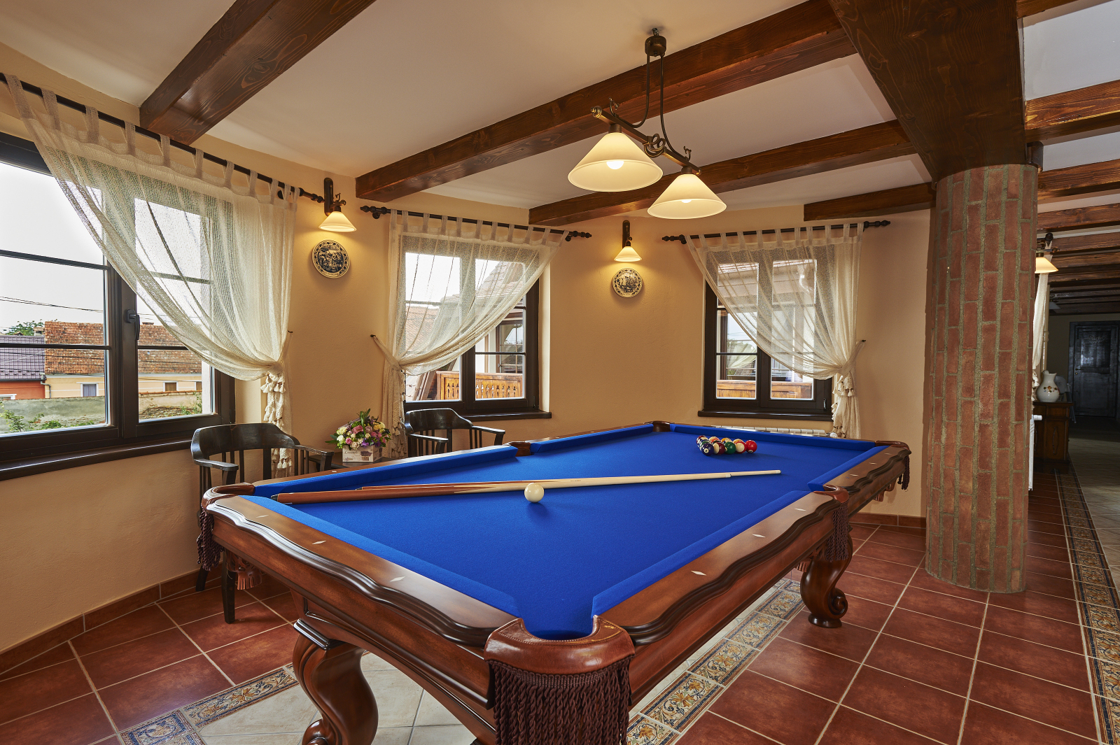 Conacul Ambient Over view