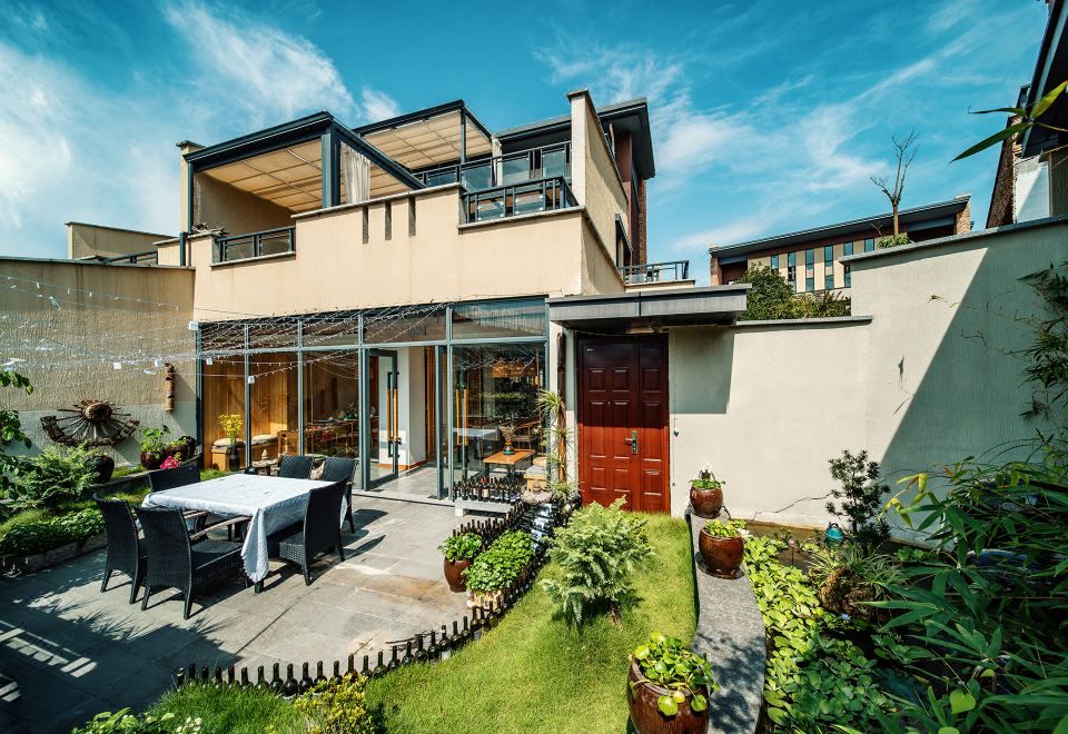 Yin Theme Hot Spring Villa Inn Hotel Overview