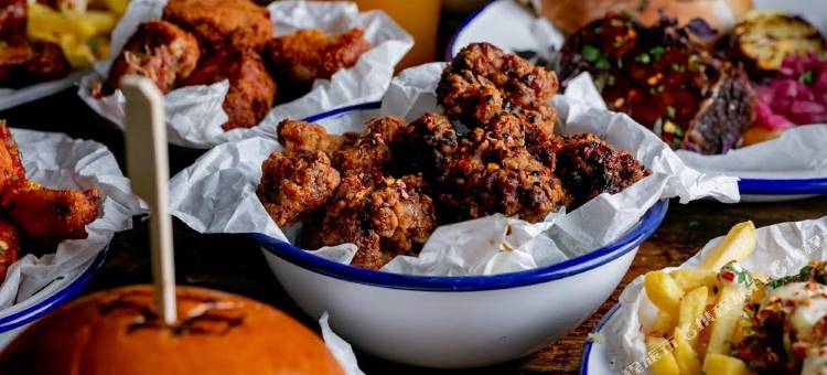 红宝石酒吧及酒店(OYO Ruby Pub & Hotel)图片