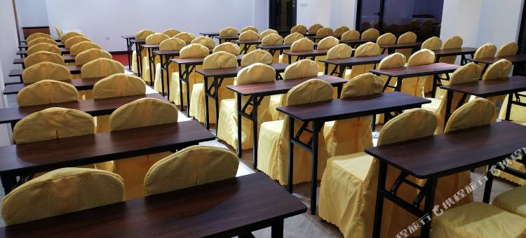 君临海景假日酒店(阳西沙扒湾海天沙滩店)图片