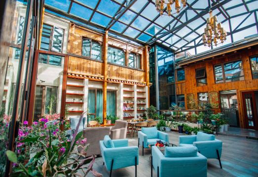 林芝须弥澜庭酒店外景图