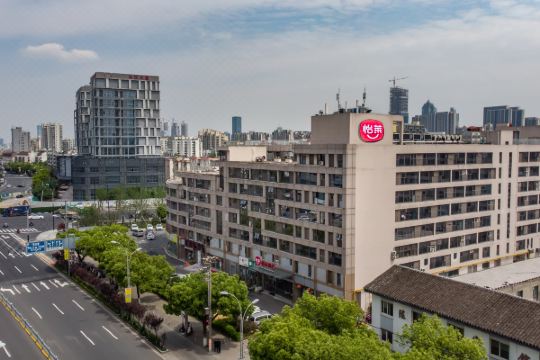 紧邻美食购物广场-绿宝广场,汽车西站,何山公园,靠近沪宁和苏嘉杭高速