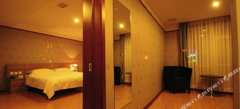 速8酒店(临江鸭绿江畔店)图片