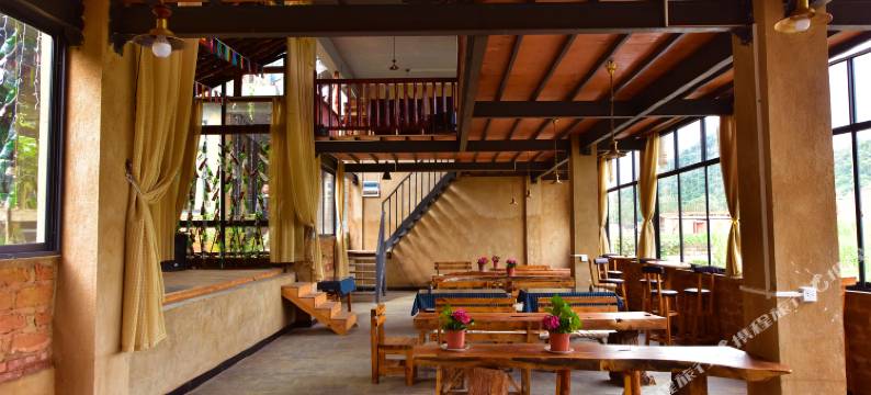 丘北临湖山庄图片