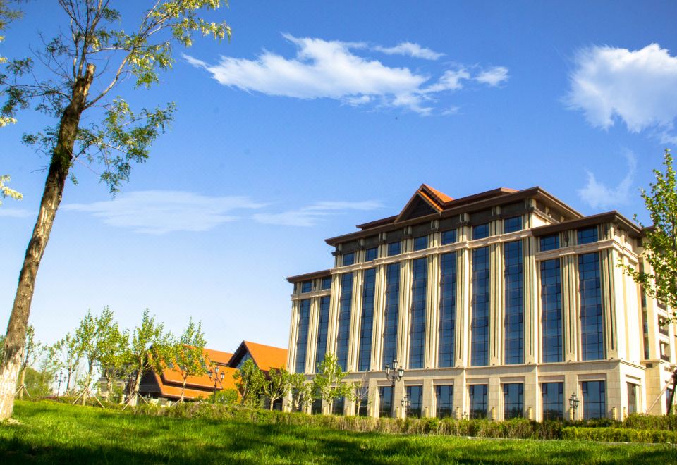 盘锦红海温泉酒店外景图