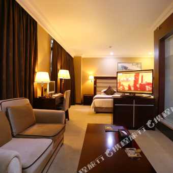 鸿腾酒店老总_巨腾国际老总图片