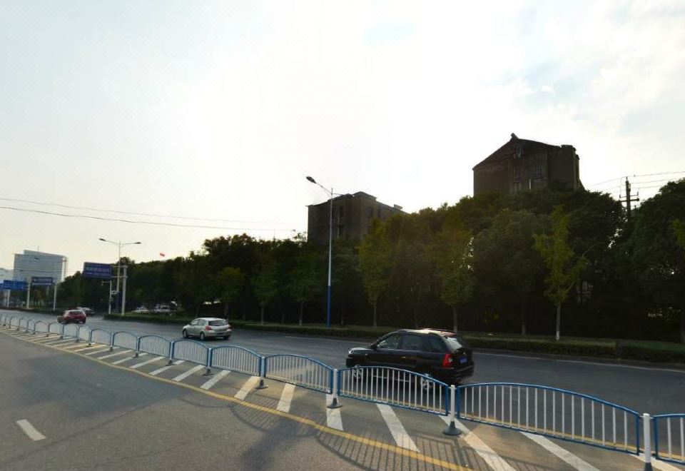 Ibis Hotel (Changzhou Wuzhou Avenue Lihua) Hotel Overview