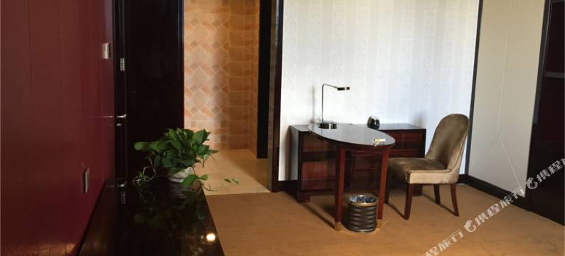 五原紫东假日酒店图片