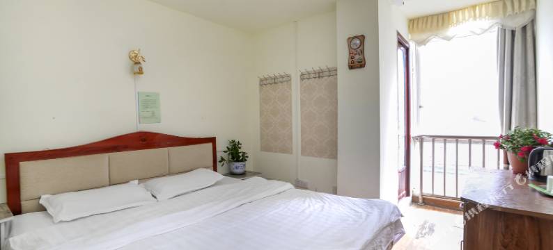 林芝猎人青年客栈图片