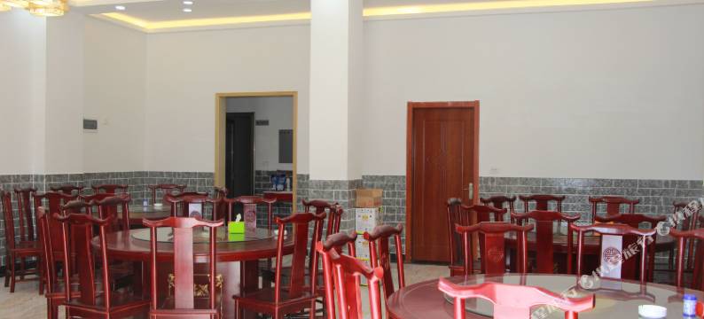 薄刀峰鹞子山庄图片