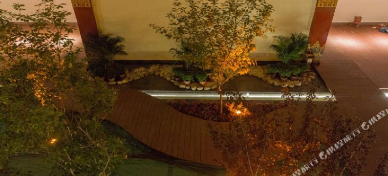 香格里拉普达措悠幽庄园图片