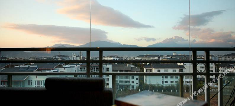 丽江360度雪山观景90平米精品豪华家庭套房图片