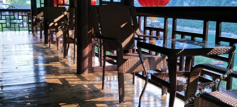 龚滩古镇观景楼图片