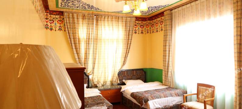 拉萨白雪家庭旅馆(布达拉宫大昭寺店)图片