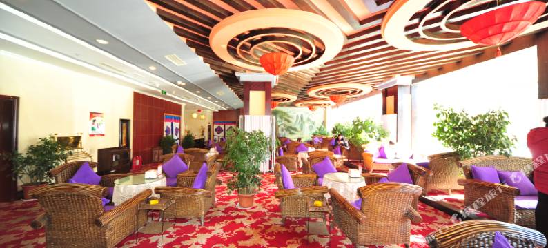 山南雅砻河酒店图片