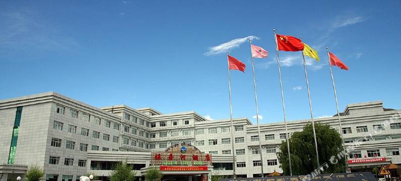 山南雅砻河酒店图片