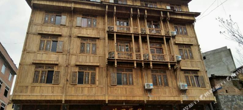 泸定场口客栈图片