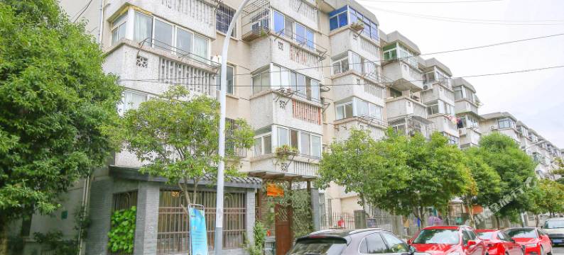 扬州闹市中爱的小屋图片